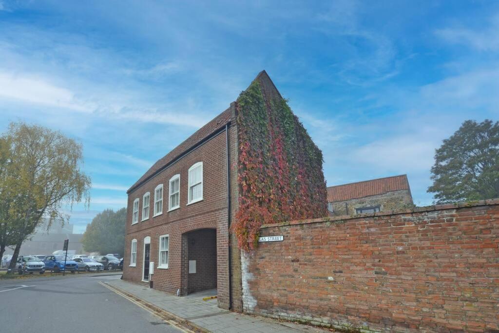 St Nicholas Corner - A New Unique Town Centre Home كينغز لين المظهر الخارجي الصورة