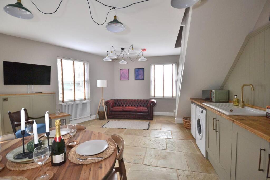 St Nicholas Corner - A New Unique Town Centre Home كينغز لين المظهر الخارجي الصورة